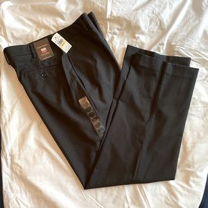 NWT VanHeusen dark charcoal Men’s dress pants